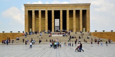 2025te-8-milyon-242-bin-170-kisi-atasini-ziyaret-etti