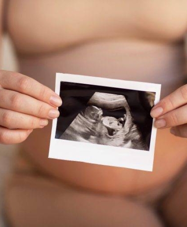 a-pregnant-girl-holds-in-her-hands-a-photo-from-an-2022-08-31-17-33-24-utc-768x512