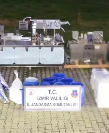 izmirde-dev-uyusturucu-operasyonu-16-ton-hap-ham-maddesi-ele-gecirildi