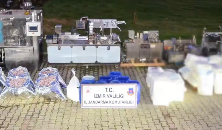 izmirde-dev-uyusturucu-operasyonu-16-ton-hap-ham-maddesi-ele-gecirildi