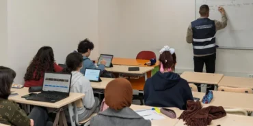 izmirli-ogrencilere-yapay-zeka-destekli-matematik