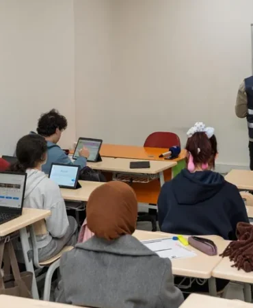 izmirli-ogrencilere-yapay-zeka-destekli-matematik