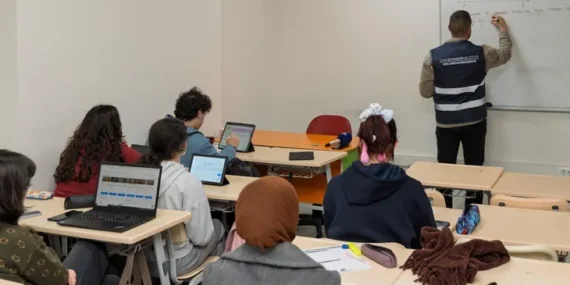 İzmirli öğrencilere yapay zekâ destekli matematik