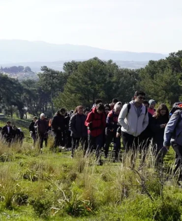 gencler-bahari-efes-mimas-yolu-nda-dogayla-karsiladi-1772524031-715_large