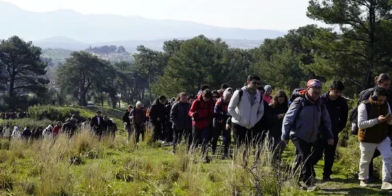 İzmir’de gençler baharı doğayla karşıladı
