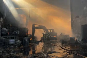 izmir-torbali-daki-fabrika-yangini-kontrol-altinda-1772202466-833_large