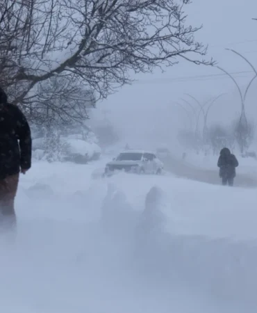 kar-yagisi-bircok-ilde-ulasimi-olumsuz-etkiliyor-1770725339