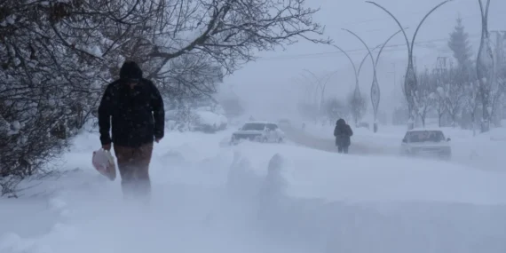 Kar yağışı 6 ilde ulaşımı aksattı
