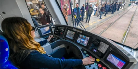 Raylarda kadın gücü