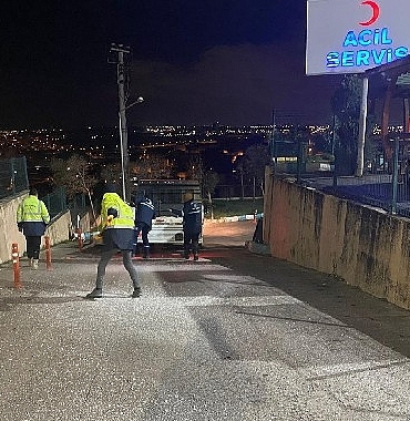 buyuksehirden-buzlanmaya-karsi-yogun-mesai