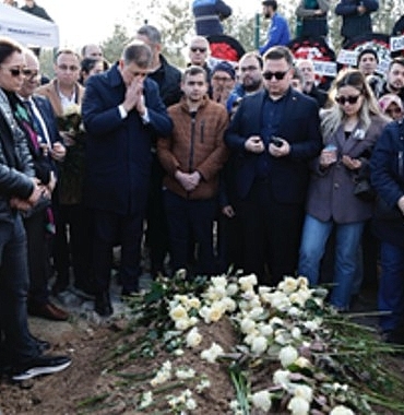 gulsah-durbay-gozyaslari-esliginde-topraga-verildi