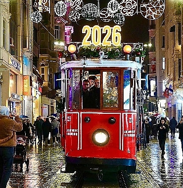 iettden-istiklal-caddesinde-yeni-yil-surprizi