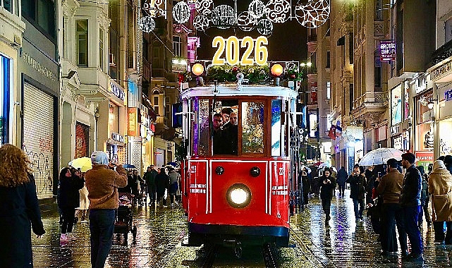 iettden-istiklal-caddesinde-yeni-yil-surprizi