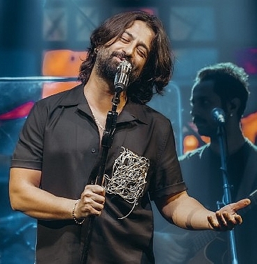 koray-avci-ile-kibrista-gorkemli-acilis