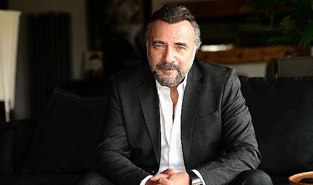 oktay-kaynarca-alnim-acik-basim-dik