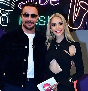 sinan-akcildan-zeynep-bozkayaya-surpriz-sarki