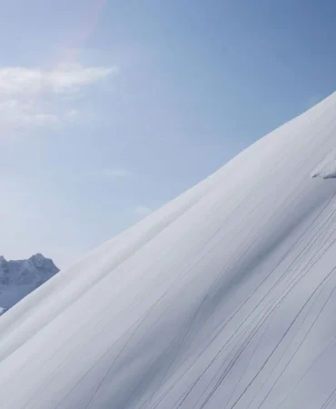 turkey-heliski-ski-trip-group-line-snow-heliski-terrain-5-1