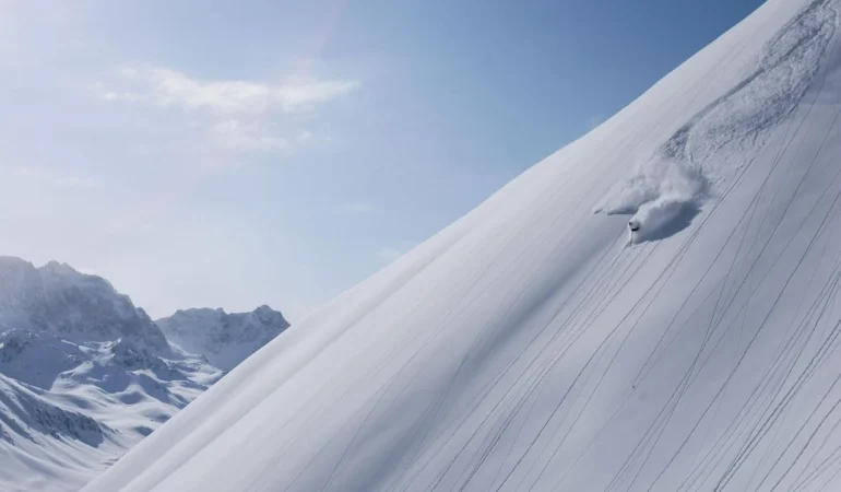 turkey-heliski-ski-trip-group-line-snow-heliski-terrain-5-1