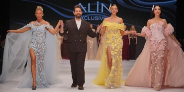 unlu-mankenlerden-net-mesaj-bayragimiz-kirmizi-cizgimizdir