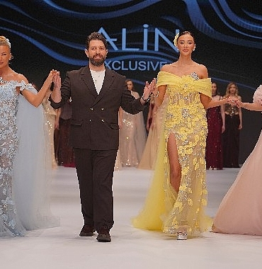 unlu-mankenlerden-net-mesaj-bayragimiz-kirmizi-cizgimizdir