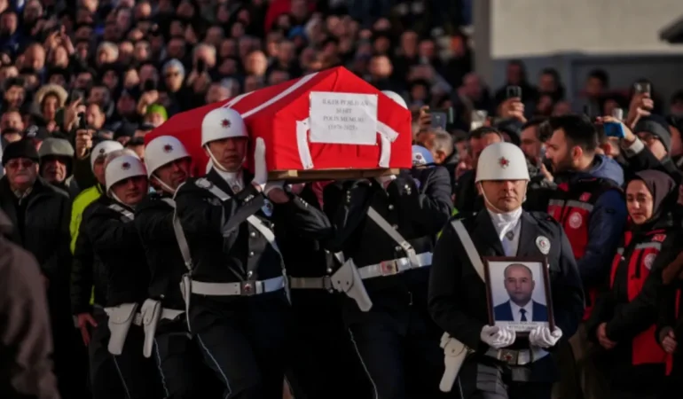 yalovada-sehit-polisler-icin-toren-duzenlendi-3