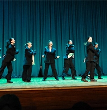 yasemin-sakallioglu-izmirlileri-kahkahaya-bogdu-1